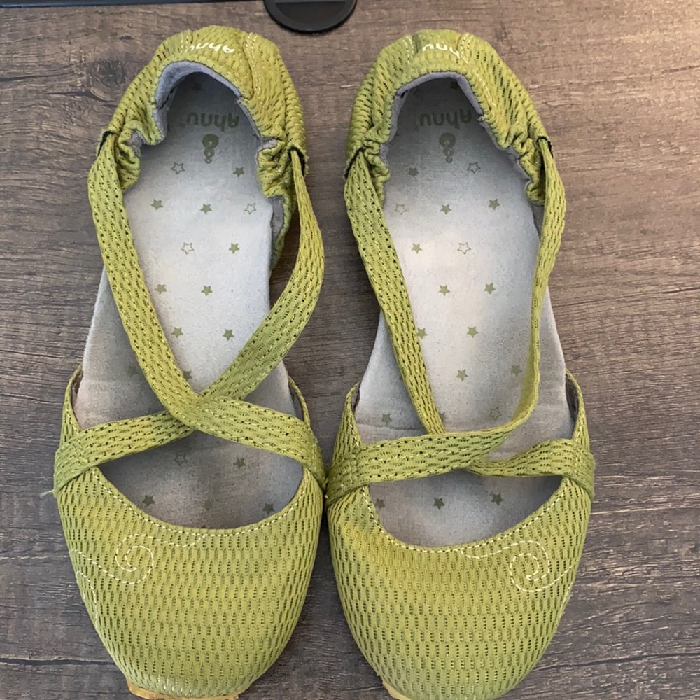 AHNU karma slip on flat